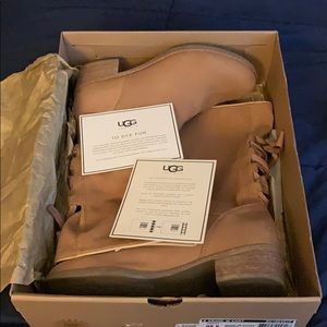 Uggs leather mid rise boots in tan size 8 1/2